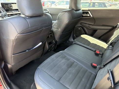 Used 2025 Mitsubishi Outlander SE FWD image 10