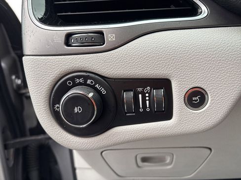 Used 2019 Jeep Cherokee Limited image 21