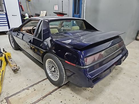 Used 1988 Pontiac Fiero image 2