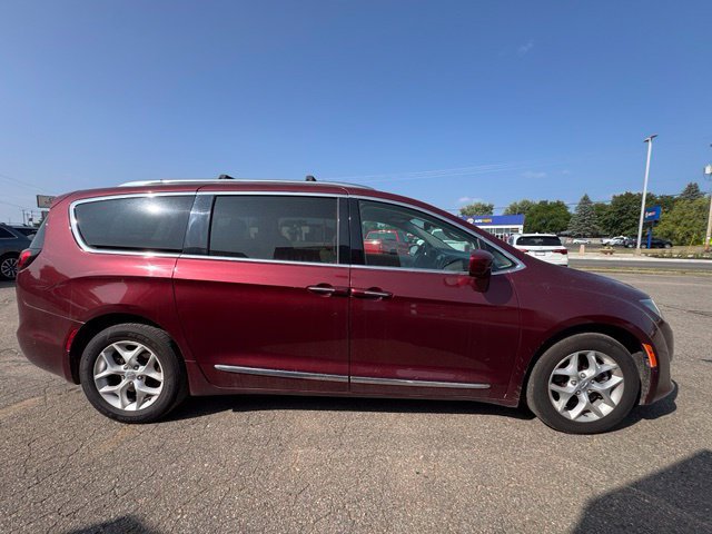 Used 2020 Chrysler Pacifica Touring-L Plus w/ Tire & Wheel Group FWD image 8