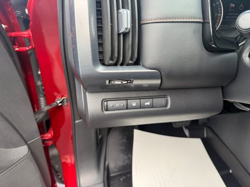 Used 2025 Nissan Pathfinder Rock Creek AWD/4WD image 17