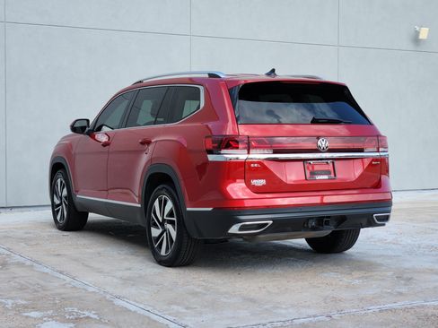 Used 2025 Volkswagen Atlas SEL AWD/4WD image 6