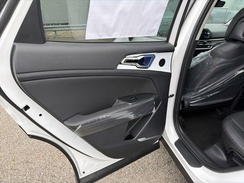 New 2026 Kia Sportage EX AWD/4WD image 11