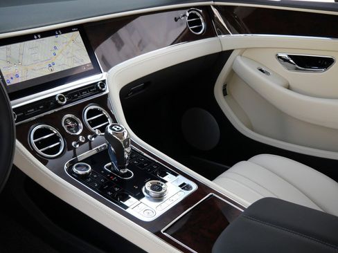 Used 2023 Bentley Continental GT Mulliner image 10