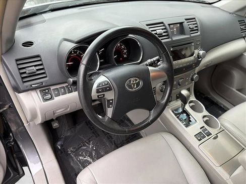Used 2011 Toyota Highlander SE image 13
