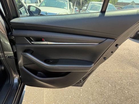 Used 2021 MAZDA MAZDA3 s FWD image 33
