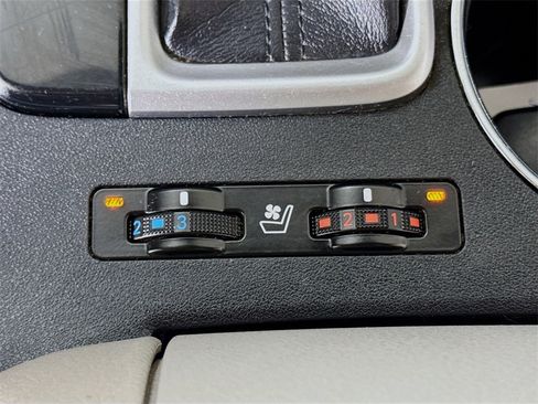 Used 2019 Toyota Highlander Limited image 19