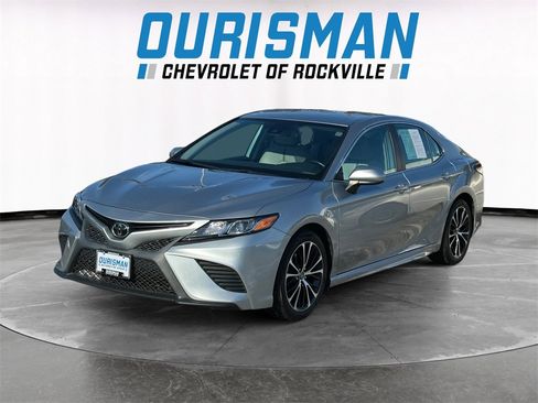 Used 2019 Toyota Camry SE image 2