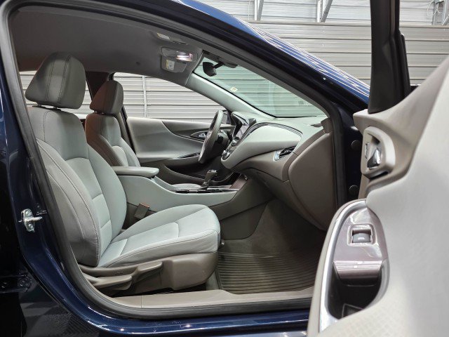 Used 2020 Chevrolet Malibu LT FWD image 15