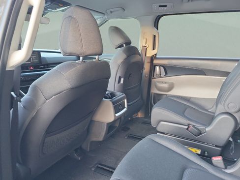 New 2027 Kia Carnival LX FWD image 5