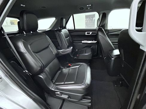 Used 2023 Ford Explorer XLT w/ Equipment Group 202A AWD/4WD image 18
