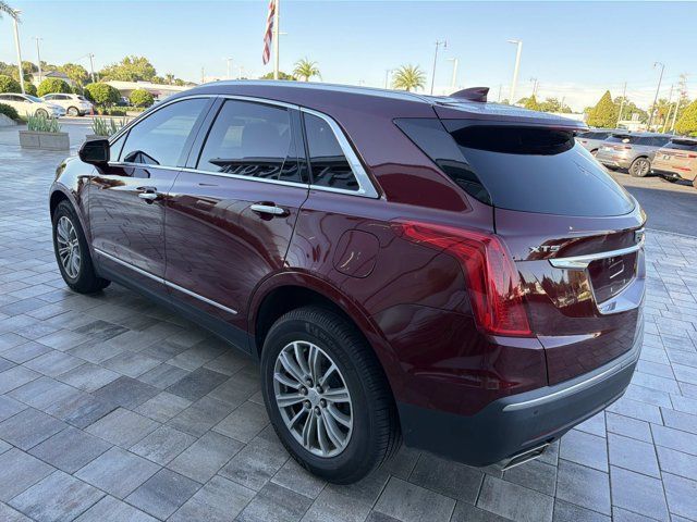 Used 2017 Cadillac XT5 Luxury w/ Driver Awareness Package FWD image 4