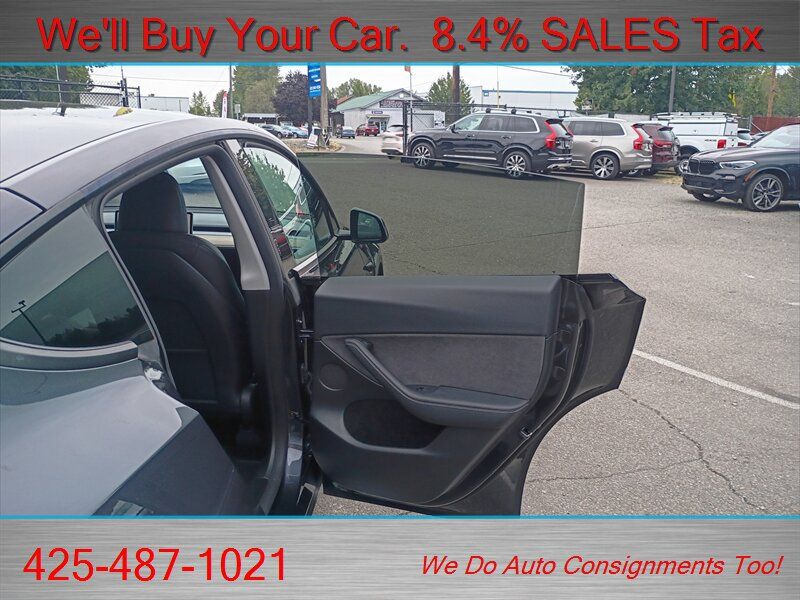 Used 2024 Tesla Model Y Long Range AWD/4WD image 23
