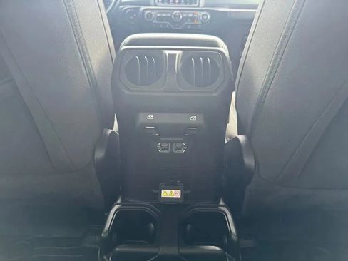Used 2019 Jeep Wrangler Unlimited Sahara w/ Dual Top Group AWD/4WD image 16