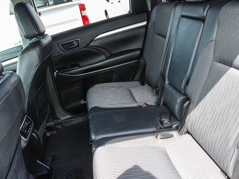 Used 2018 Toyota Highlander Plus FWD image 18