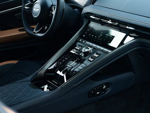 Used 2024 Aston Martin DB12 Coupe RWD image 22