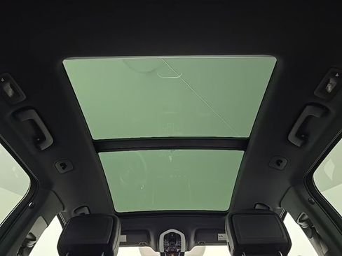 New 2026 Porsche Macan Turbo image 14