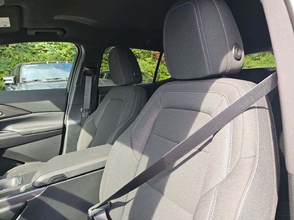 New 2026 Chevrolet Equinox EV LT FWD image 24