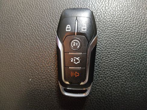 Used 2017 Ford Explorer XLT w/ Equipment Group 202A FWD image 32