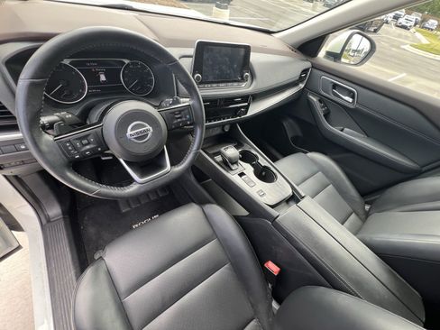 Used 2021 Nissan Rogue SV w/ Premium Package FWD image 17