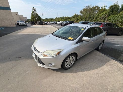 Used 2012 Ford Focus SE FWD image 7