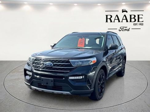 Used 2020 Ford Explorer XLT w/ Equipment Group 202A AWD/4WD image 17