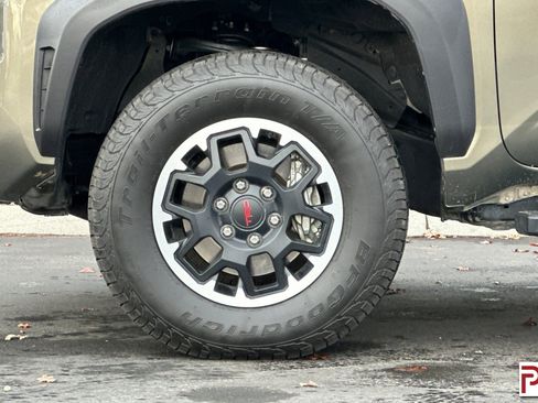 Used 2025 Toyota Tacoma TRD Off-Road image 32
