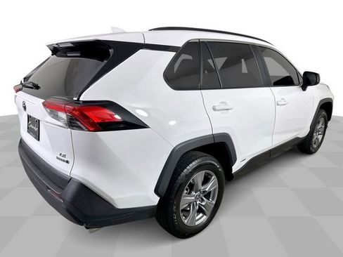Used 2022 Toyota RAV4 LE AWD/4WD image 8