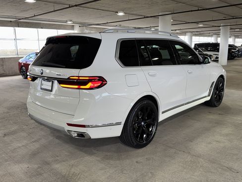 Certified 2025 BMW X7 xDrive40i w/ Premium Package image 8