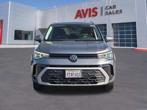 Used 2025 Volkswagen Taos SE AWD/4WD image 2