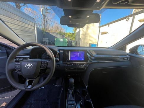 Used 2025 Toyota Camry LE image 28