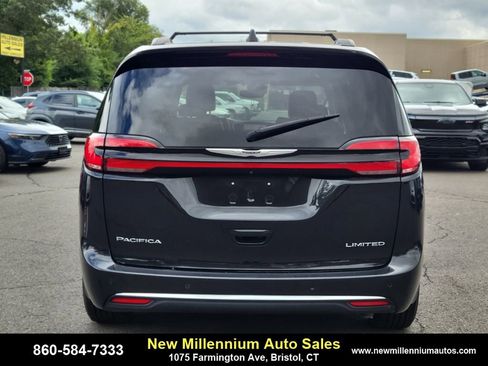 Used 2022 Chrysler Pacifica Limited image 4