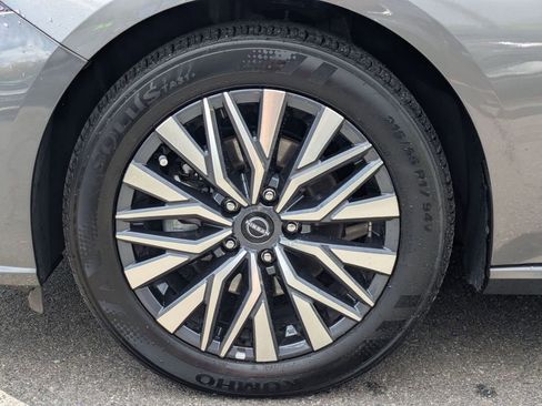 Used 2025 Nissan Altima 2.5 SV FWD image 10