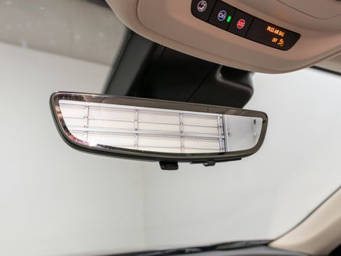 Used 2022 Buick Envision Avenir w/ Technology Package II image 18