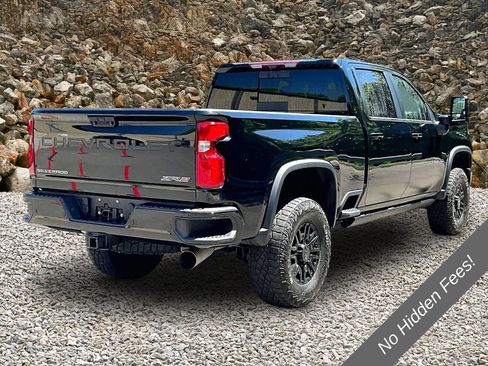 Used 2024 Chevrolet Silverado 2500 ZR2 w/ Technology Package AWD/4WD image 2