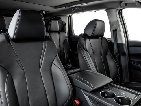 Certified 2025 Acura MDX w/ Technology Package image 29