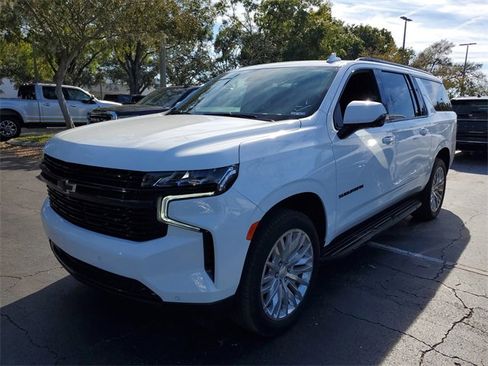 Used 2024 Chevrolet Suburban RST w/ Luxury Package image 2