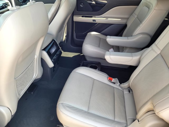 Used 2023 Lincoln Aviator Reserve w/ Equipment Group 201A RWD image 12