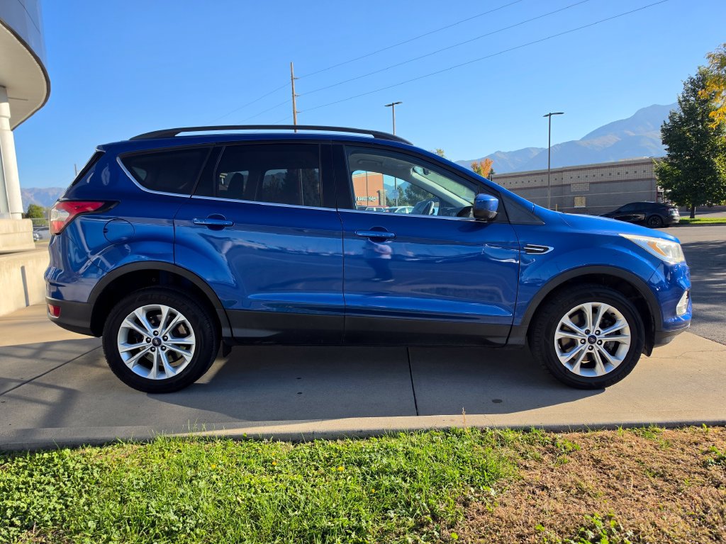 Used 2017 Ford Escape SE w/ Equipment Group 201A AWD/4WD image 4