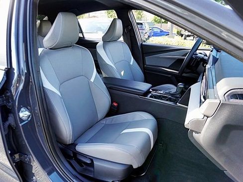 Used 2025 Toyota Camry SE w/ Convenience Package FWD image 13