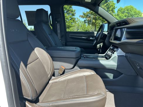 Used 2024 GMC Yukon Denali AWD/4WD image 31