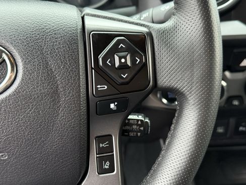 Used 2021 Toyota Tacoma TRD Sport w/ Technology Package AWD/4WD image 17