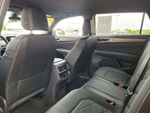 Used 2025 Volkswagen Atlas Cross Sport SE FWD image 15