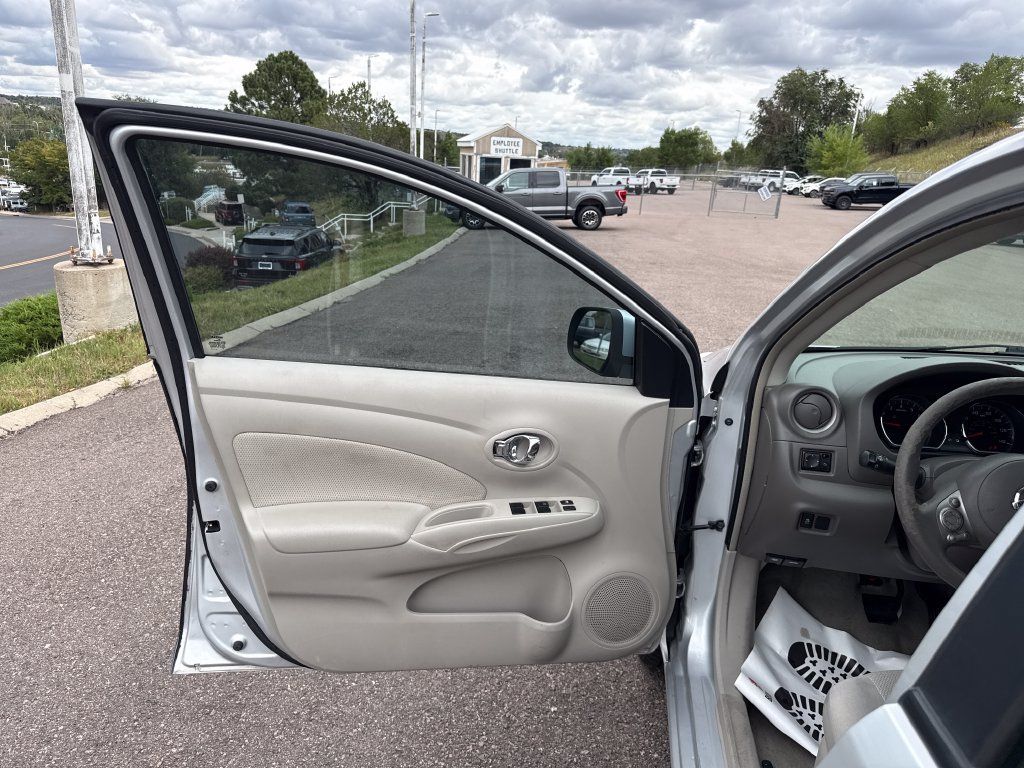 Used 2012 Nissan Versa FWD image 11