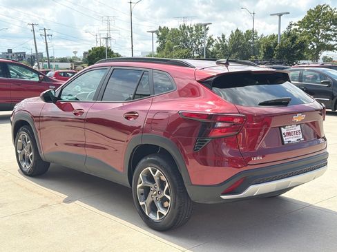 Used 2025 Chevrolet Trax LT w/ LT Convenience Package FWD image 6