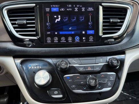 Used 2017 Chrysler Pacifica Touring-L w/ 13 Speaker Alpine Sound Group FWD image 36