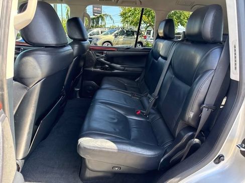 Used 2011 Lexus LX 570 4WD w/ Luxury Pkg image 12