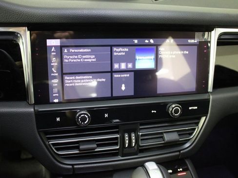 Certified 2025 Porsche Macan image 25