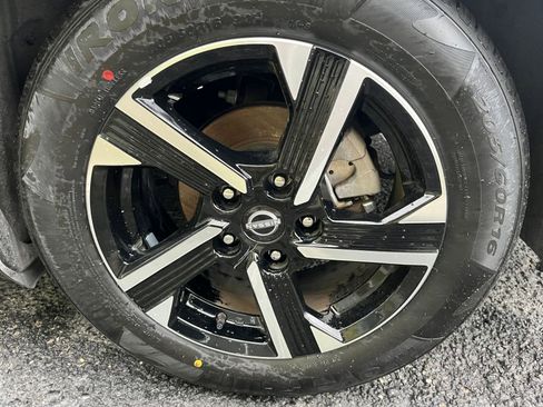 Used 2025 Nissan Sentra SV image 30