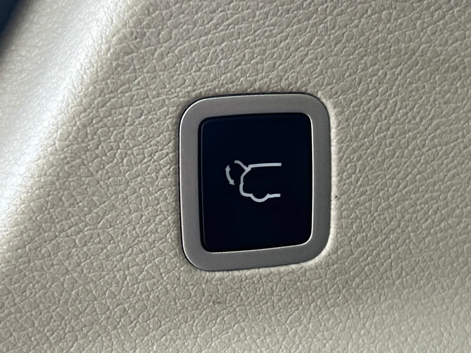 Used 2024 Chrysler Pacifica Touring-L FWD image 15